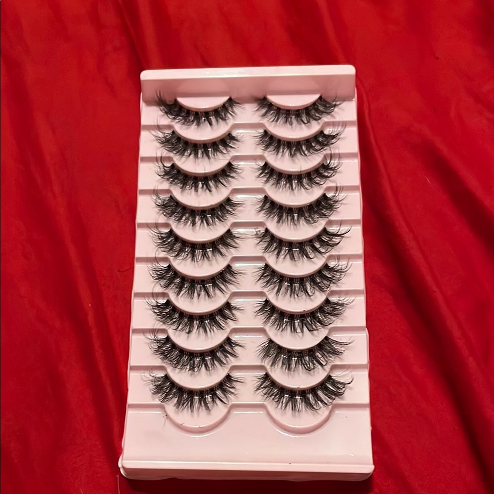 Voluminous Black False Eyelashes